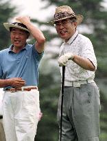 Obuchi enjoys a golf holiday in Karuizawa